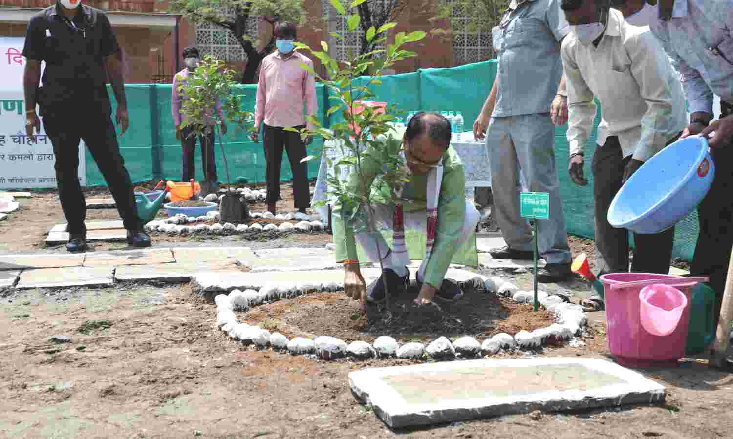 मुख्यमंत्री ने किया पौधारोपण