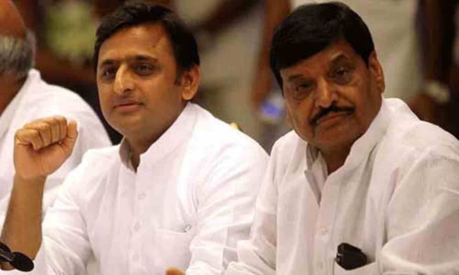 समाजवादी पार्टी में होगी चाचा की वापसी, रिश्तों की कड़वाहट हुई कम