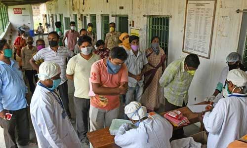 देश में कोरोना के मरीज ढाई लाख के पार