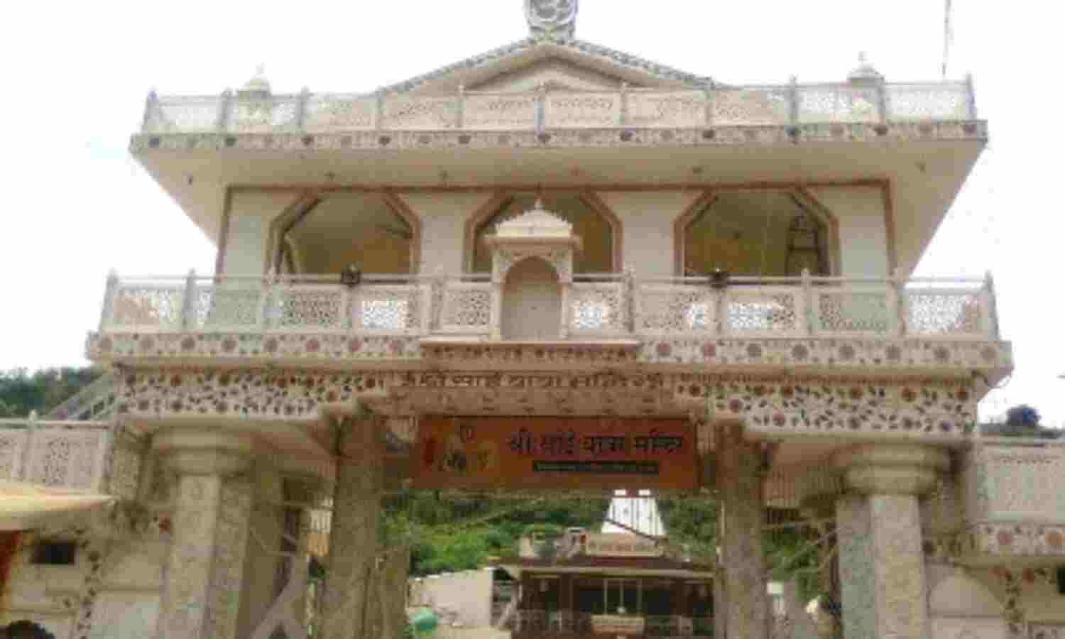 न माला चढ़ी, न प्रसाद बंटा, दूर से ही किए दर्शन,खुले मंदिर व धार्मिक स्थल