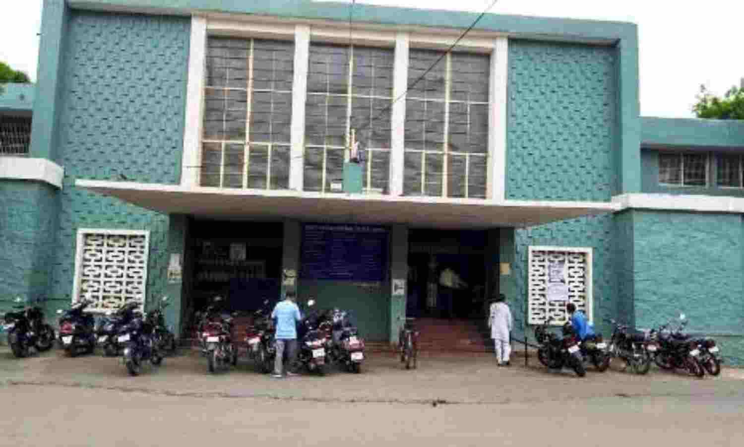 सामान्य बीमारी के लिए भटक रहे मरीज, नहीं मिल रहा उपचार