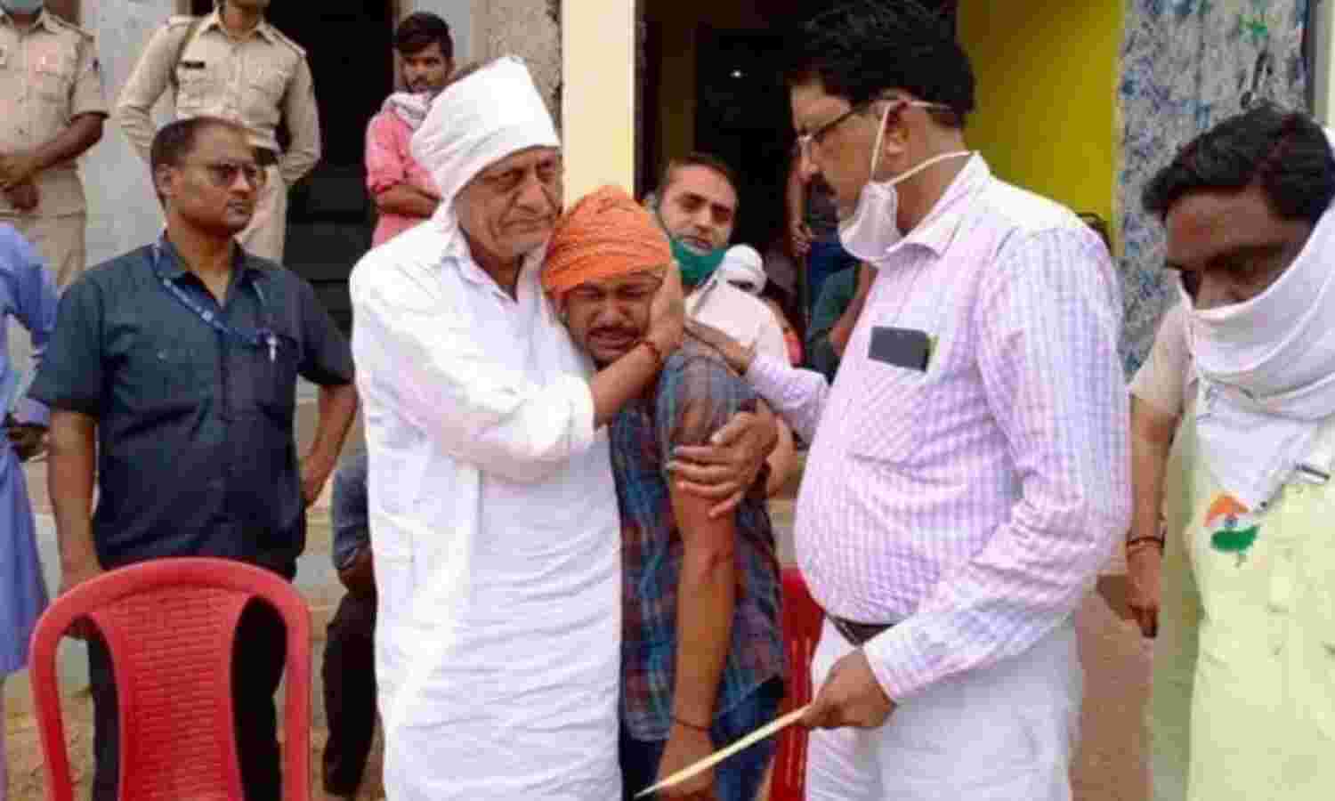 पूर्व विधायक गोयल हमले के बाद पीड़ित परिवार को दोबारा सांत्वना देने पहुंचे