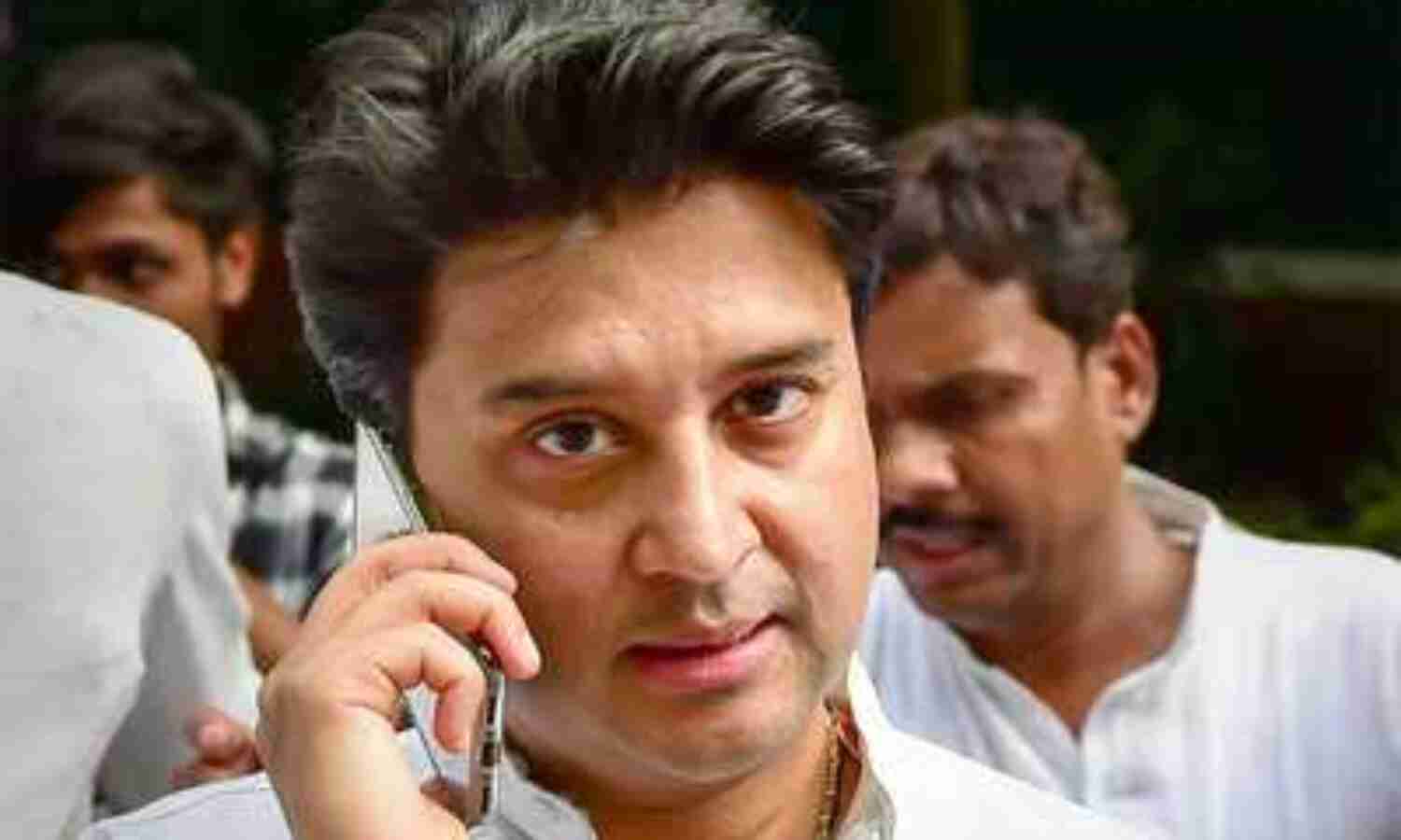 ज्योतिरादित्य सिंधिया ने 10वीं के टॉपर अभिनव शर्मा को फोन कर दी बधाई