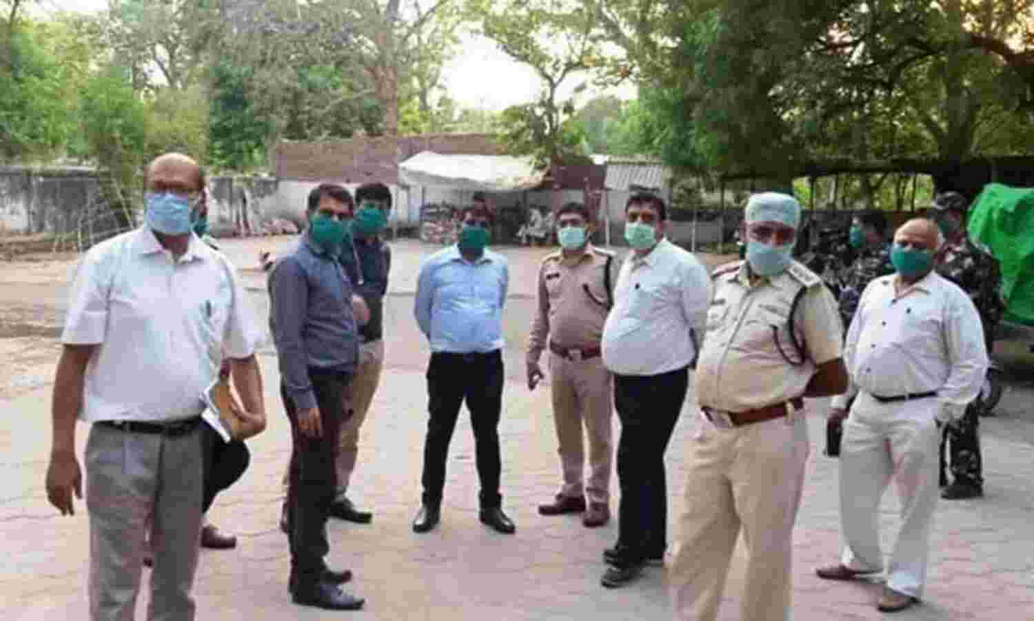 प्रशासनिक अधिकारियों ने किया शहर की यातायात व्यवस्था का निरीक्षण