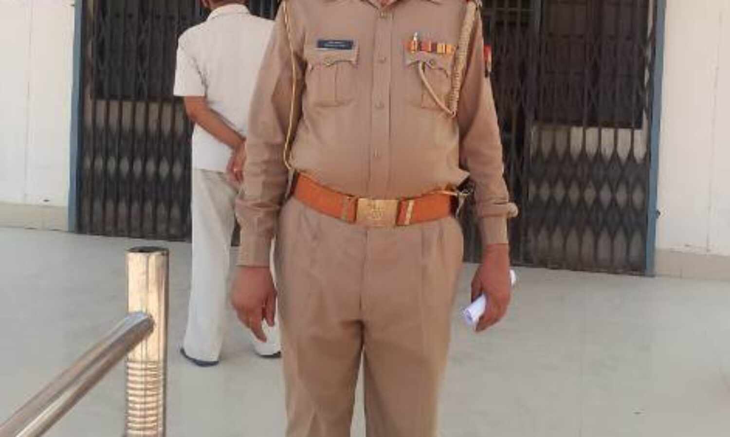 मथुरा :दबिश में शामिल 6 पुलिसकर्मी हुए क्वारन्टीन मथुरा :दबिश में शामिल 6 पुलिसकर्मी हुए क्वारन्टीन