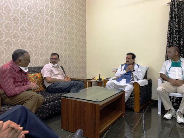 गृह मंत्री मिश्रा ने रोजगार संवर्धन के लिए उद्योगपतियों से की चर्चा गृह मंत्री मिश्रा ने रोजगार संवर्धन के लिए उद्योगपतियों से की चर्चा