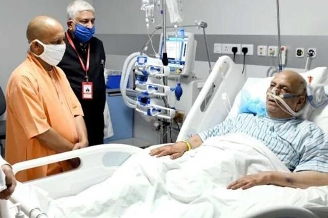 राज्यपाल लालजी टंडन का हुआ ऑपरेशन, सीएम योगी ने अस्पताल पहुंचकर जाना हाल