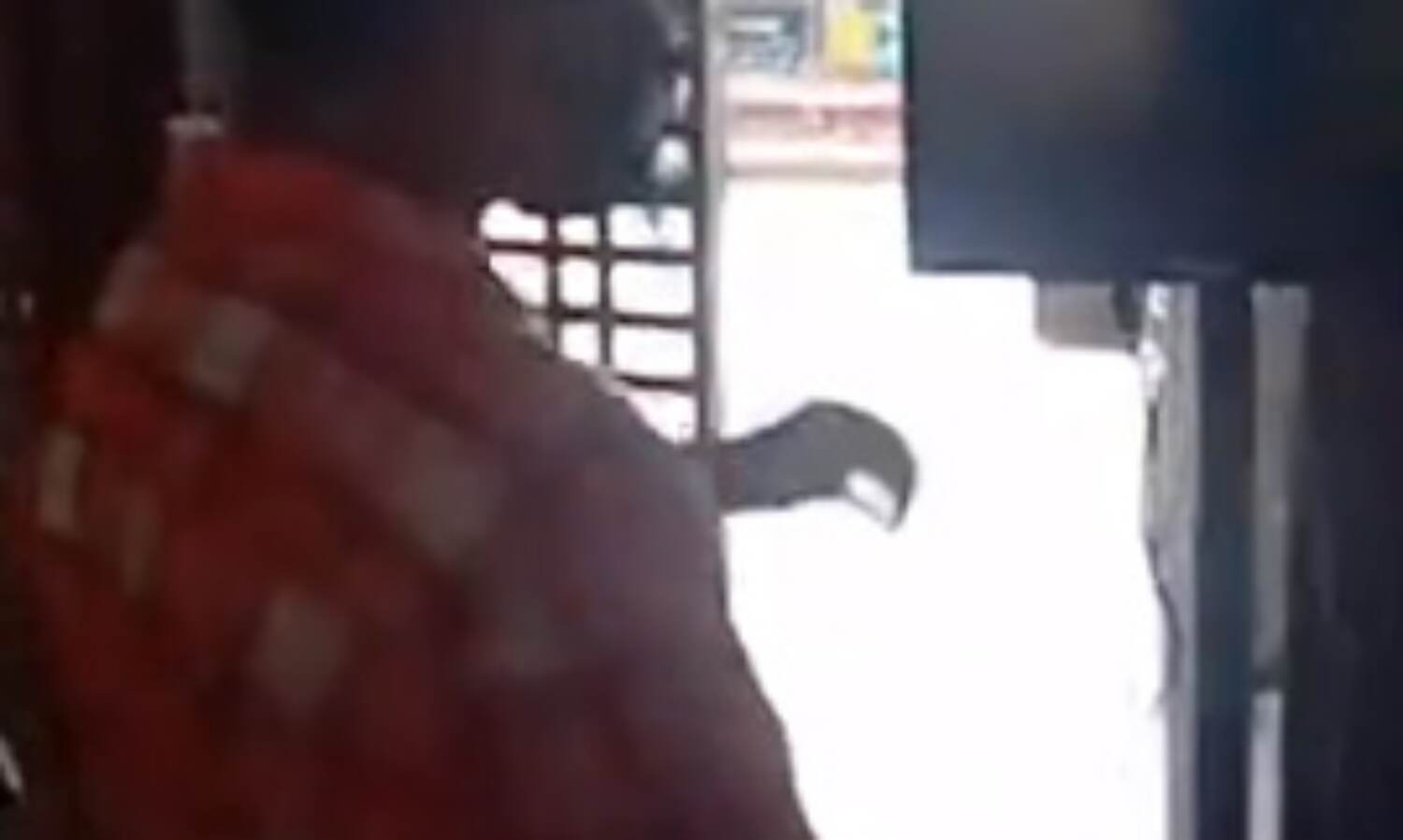 ग्वालियर स्टेशन पर यात्रियों में कोरोना जांचने लगी थर्मल स्क्रीनिंग मशीन