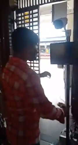 ग्वालियर स्टेशन पर यात्रियों में कोरोना जांचने लगी थर्मल स्क्रीनिंग मशीन