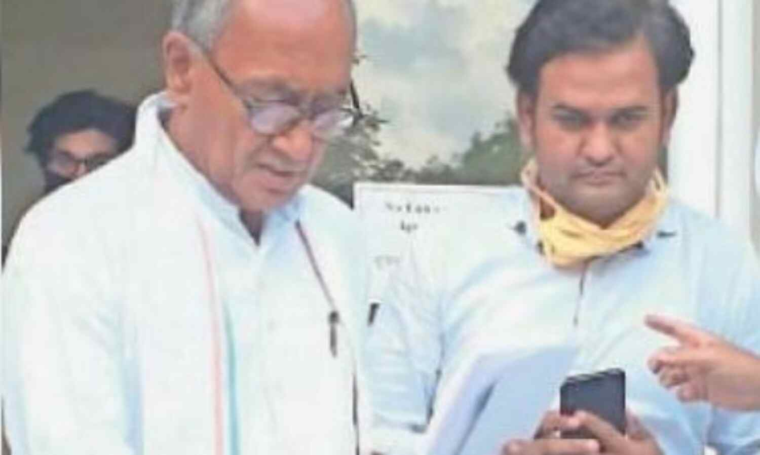 कांग्रेस नेता की रिपोर्ट पॉजिटिव, दिग्विजय, लाखन सिंह से की थी मुलाकात