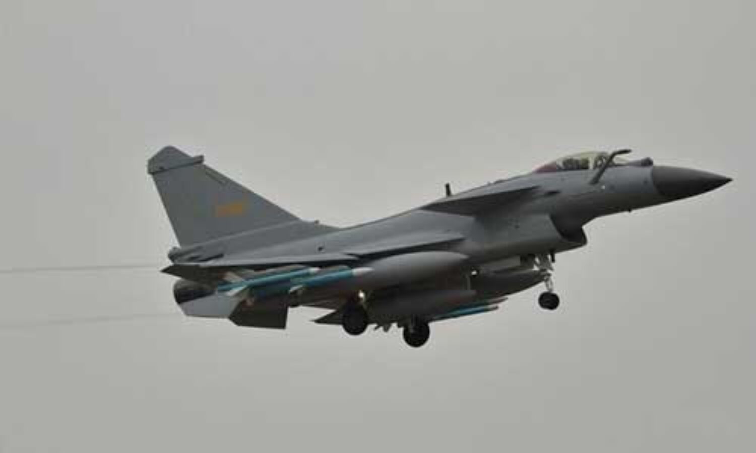 चीनी एयर फोर्स के लड़ाकू विमान ताइवान के एयरस्पेस में घुसे