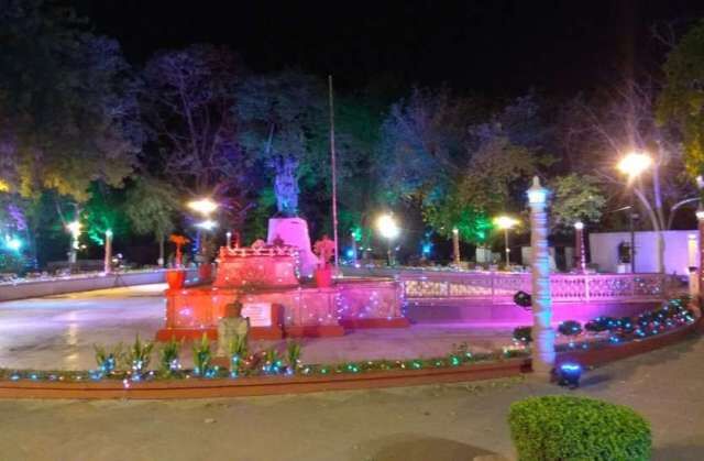 झांसी से आई अमर शहीद ज्योति वीरांगना लक्ष्मीबाई के समाधि स्थल पर स्थापित