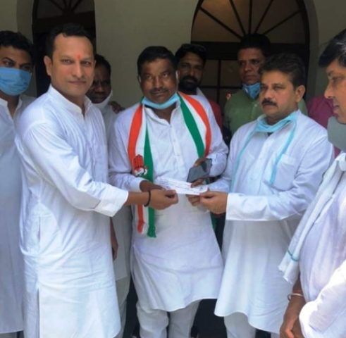 उपचुनावों से पहले भाजपा नेता ने थामा कांग्रेस का दामन उपचुनावों से पहले भाजपा नेता ने थामा कांग्रेस का दामन