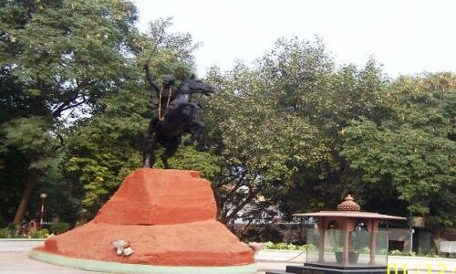 अंग्रेजों ने भी माना वीरांगना लक्ष्मीबाई का लोहा, आजादी की रखी थी नीव