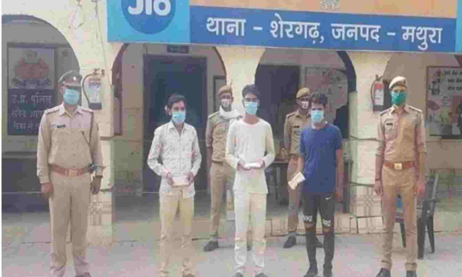 साहब मैं जेसीबी चलाता हुूं खुदाई में सोने की दो ईंट मिली है......