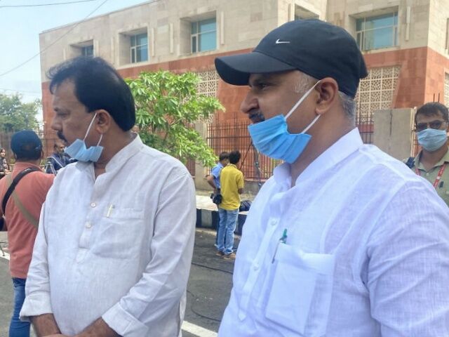 भाजपा को मिला सपा, बसपा विधायकों का साथ