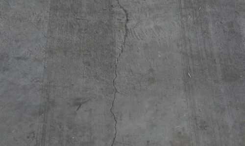 विकास कार्यो में भ्रष्टाचार, आधुनिकीकरण मंडी योजना में बनी सड़क में पड़ी दरार विकास कार्यो में भ्रष्टाचार, आधुनिकीकरण मंडी योजना में बनी सड़क में पड़ी दरार