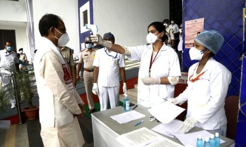 Photo/ राज्यसभा मतदान के दौरान कोरोना निर्देशों का हुआ पालन, देखें फोटो