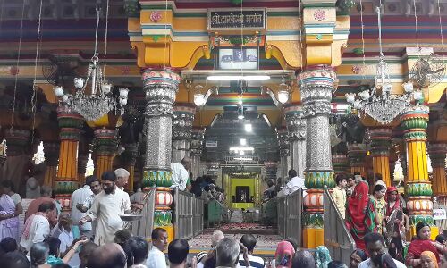 सूर्यग्रहणः देश के अधिकांश मंदिरों के पट रहेंगे बंद मथुरा में द्वारिकाधीश भक्तों को दर्शन देंगे सूर्यग्रहणः देश के अधिकांश मंदिरों के पट रहेंगे बंद मथुरा में द्वारिकाधीश भक्तों को दर्शन देंगे