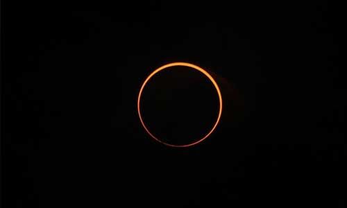 चांदी के चमकते कंगन की तरह दिखाई दिया सूर्य ग्रहण