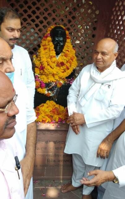 सिंधिया जिस पत्तल में खाते हैं उसी में छेद करते हैं: डॉ. गोविंद सिंह सिंधिया जिस पत्तल में खाते हैं उसी में छेद करते हैं: डॉ. गोविंद सिंह