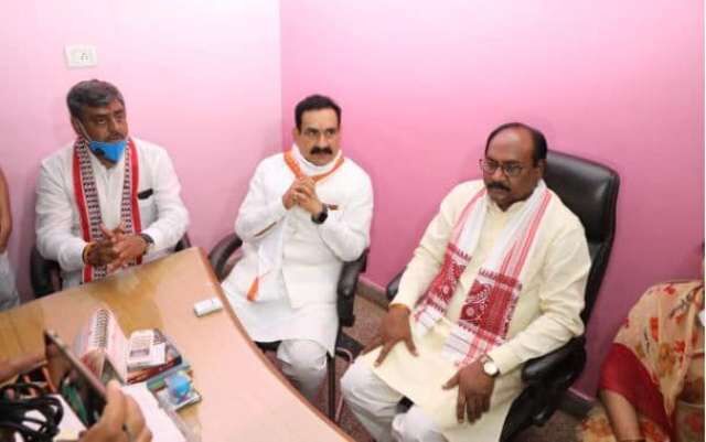 कमलनाथ खिसियानी बिल्ली खंबा नोचे का काम कर रहे : नरोत्तम मिश्रा कमलनाथ खिसियानी बिल्ली खंबा नोचे का काम कर रहे : नरोत्तम मिश्रा