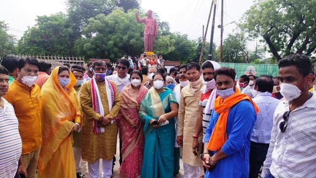 डॉ श्यामा प्रसाद मुखर्जी को भाजपा ने दी पुष्पांजलि डॉ श्यामा प्रसाद मुखर्जी को भाजपा ने दी पुष्पांजलि