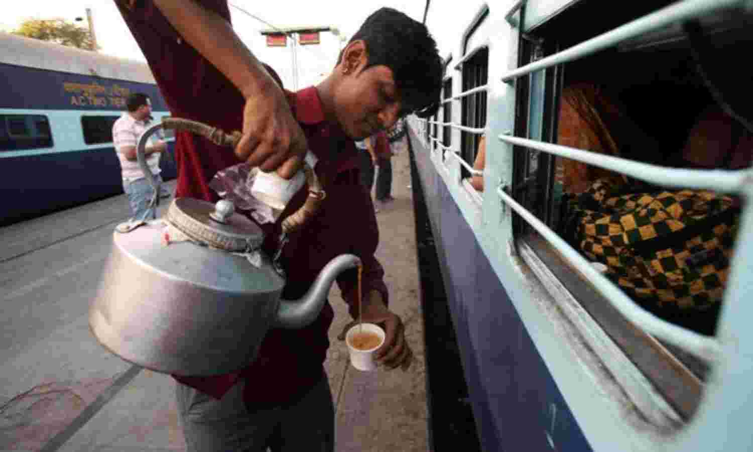 लॉकडाउन में वेंडरोंं ने दान के खाने से भरा पेट, अब स्टेशन पर मिला रोजगार