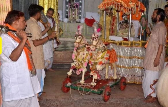 पुष्टिमार्गीय द्वारिकाधीश मंदिर में मनाया रथयात्रा महोत्सव, ये है मान्यता