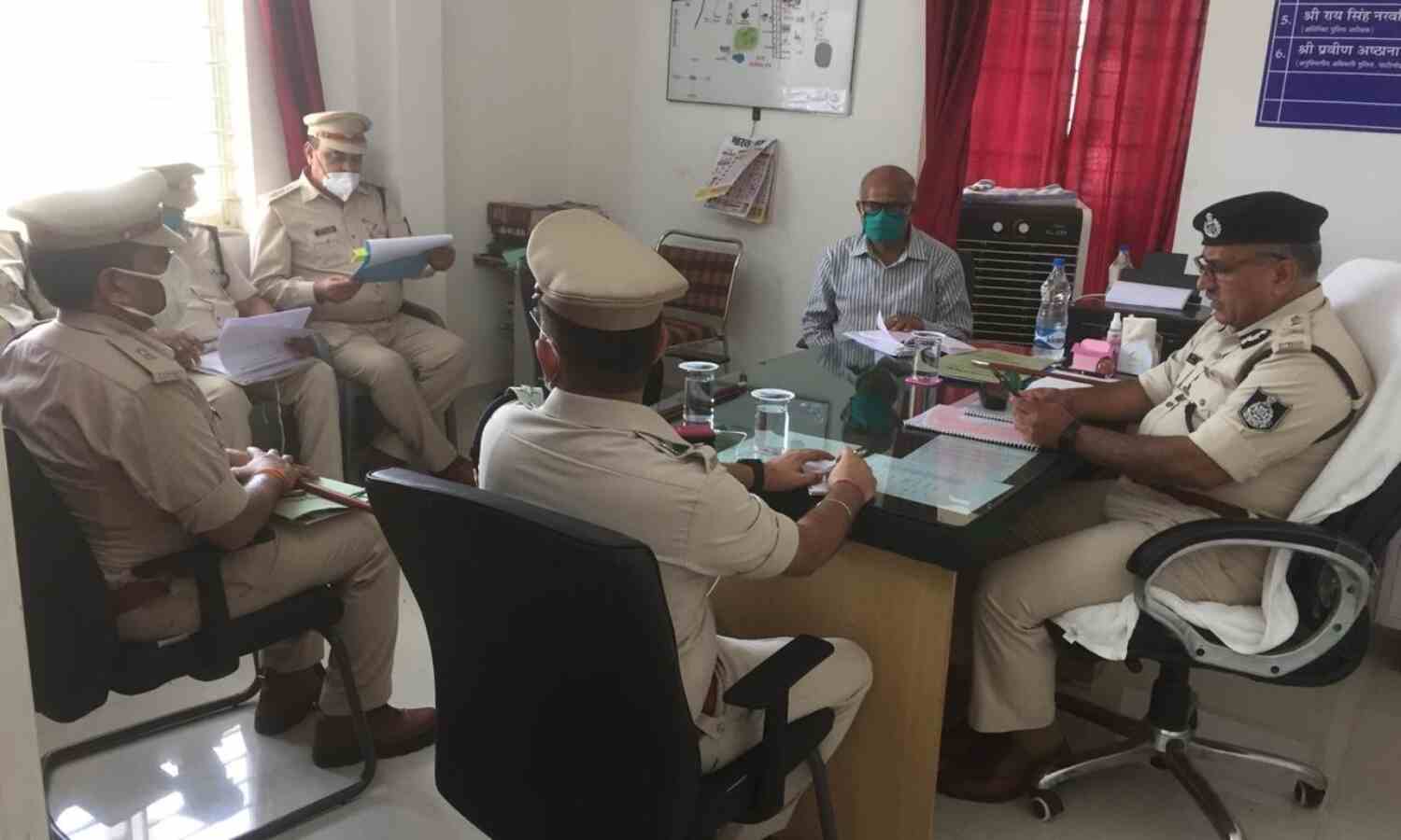 आईजी राजाबाबू सिंह ने किया पनिहार थाने का निरीक्षण आईजी राजाबाबू सिंह ने किया पनिहार थाने का निरीक्षण