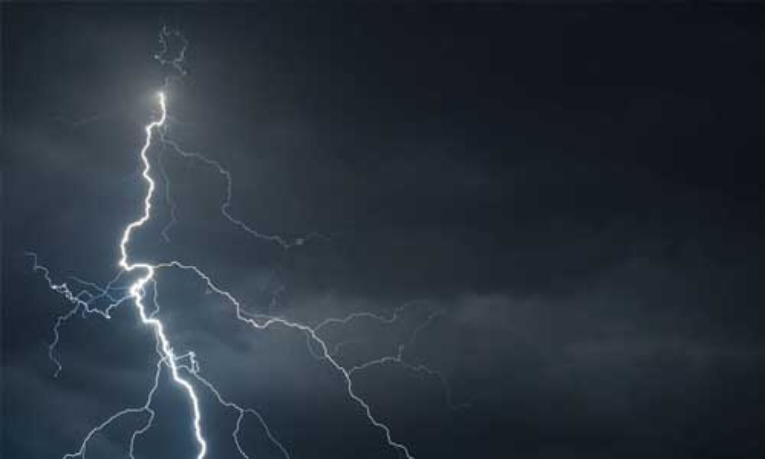 बिहार में आकाशीय बिजली गिरने से 83 की मौत, पीएम मोदी का ट्वीट