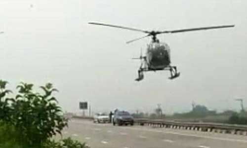 चीता हेलीकॉप्टर की पेरिफेरल एक्सप्रेसवे पर इमरजेंसी लैंडिंग