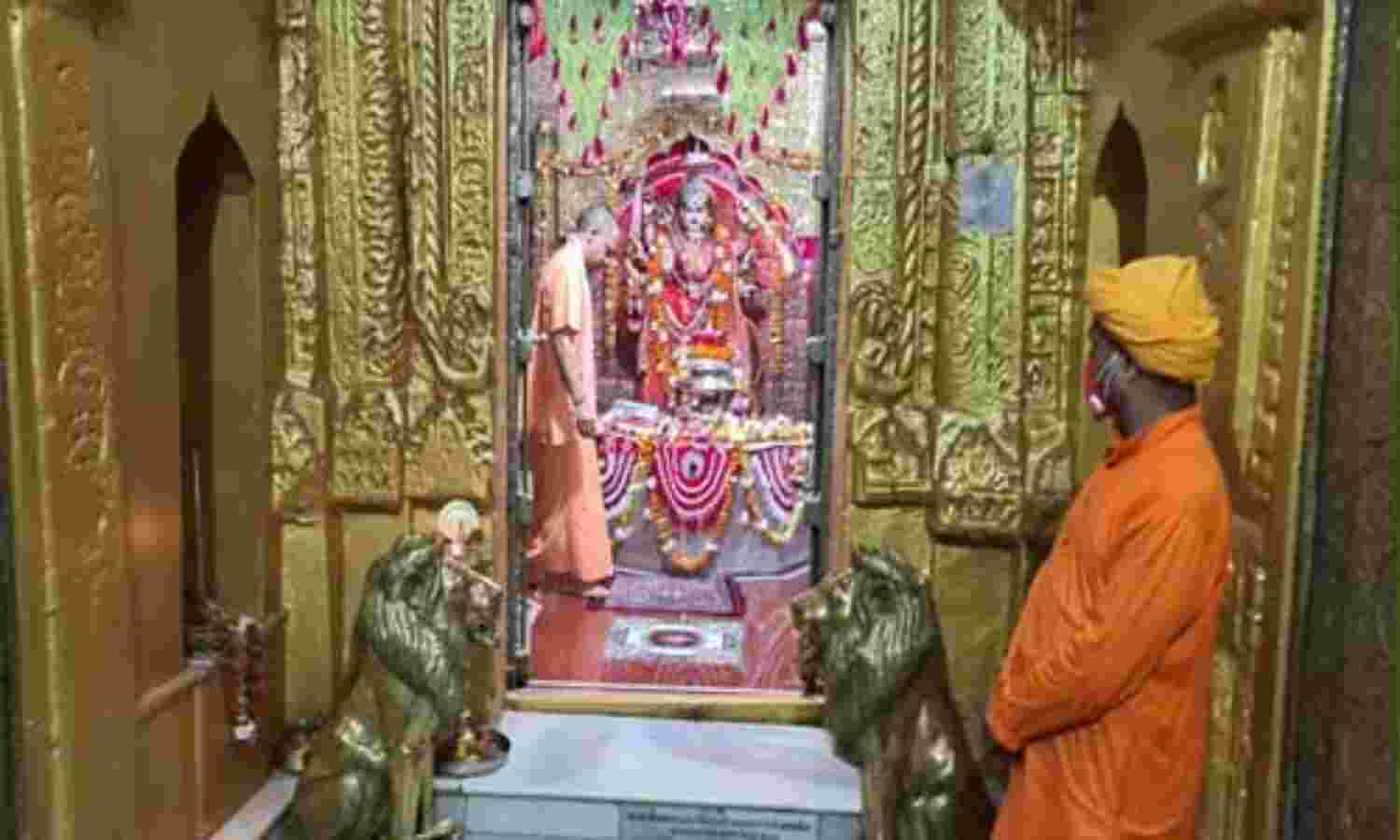 मुख्यमंत्री योगी ने शक्तिपीठ मंदिर देवीपाटन में पूजन कर देश व प्रदेश की सुख व समृद्धि की कामना की