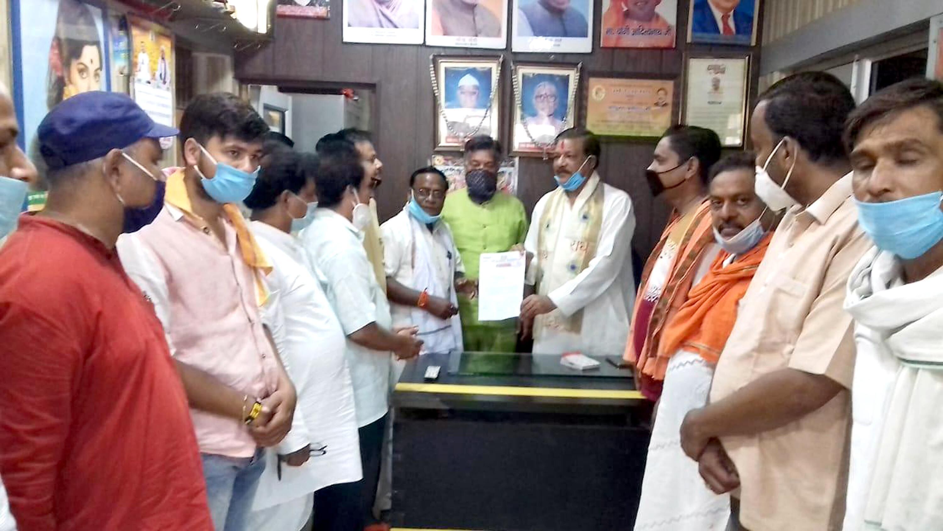 बच्चे स्कूल गए ही नहीं तो फिर फीस किस बात की, अभिभावकों के तर्क से सहमत है जनप्रतिनिधि बच्चे स्कूल गए ही नहीं तो फिर फीस किस बात की, अभिभावकों के तर्क से सहमत है जनप्रतिनिधि