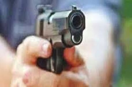 पुलिस की मौजूदगी में भाजपा कार्यकर्ता की गोली मारकर हत्या