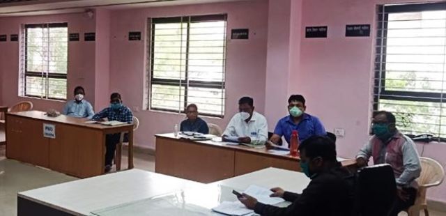 शहरी पथ व्यवसाइयों को पीएम स्वनिधि योजना के तहत ऋण मिलें: कलेक्टर सिंह