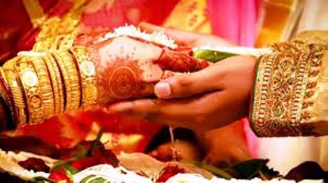 कोरोना के कारण बहुत कम पैसों में हो रहे हैं विवाह कोरोना के कारण बहुत कम पैसों में हो रहे हैं विवाह