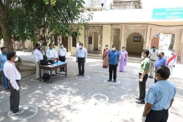 संभागीय आयुक्त एवं कलेक्ट्रेट कार्यालय में हुआ वंदे मातरम् का गायन