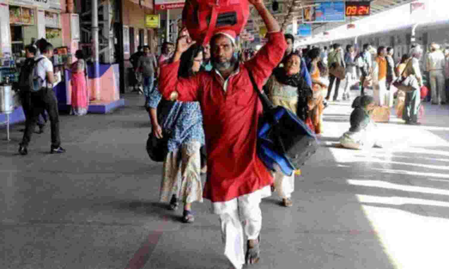 रोज खाली बैठकर चले जाते हैं घर, कभी तो बोहनी तक नहीं हो रही