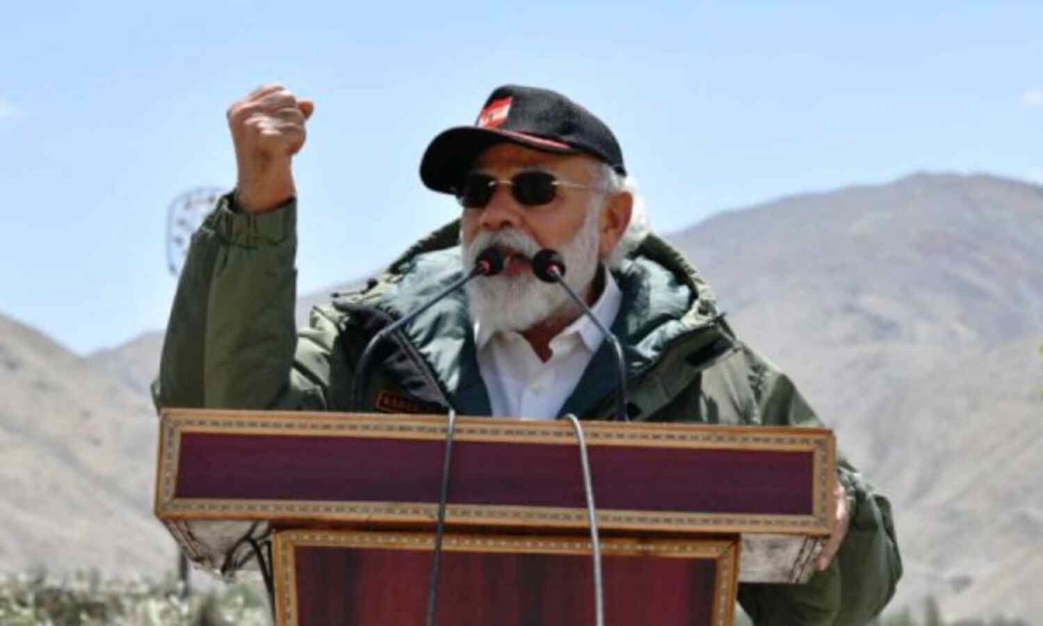 लेह दौरे पर 1971 की तस्वीर से क्या साबित करना चाहती है कांग्रेस...?