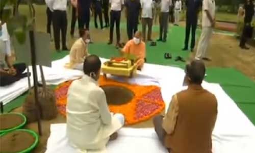 उप्र में मुख्यमंत्री ने मिशन वृक्षारोपण का किया शुभारम्भ, दिन भर में रोपे जाएंगे 25 करोड़ पौधे