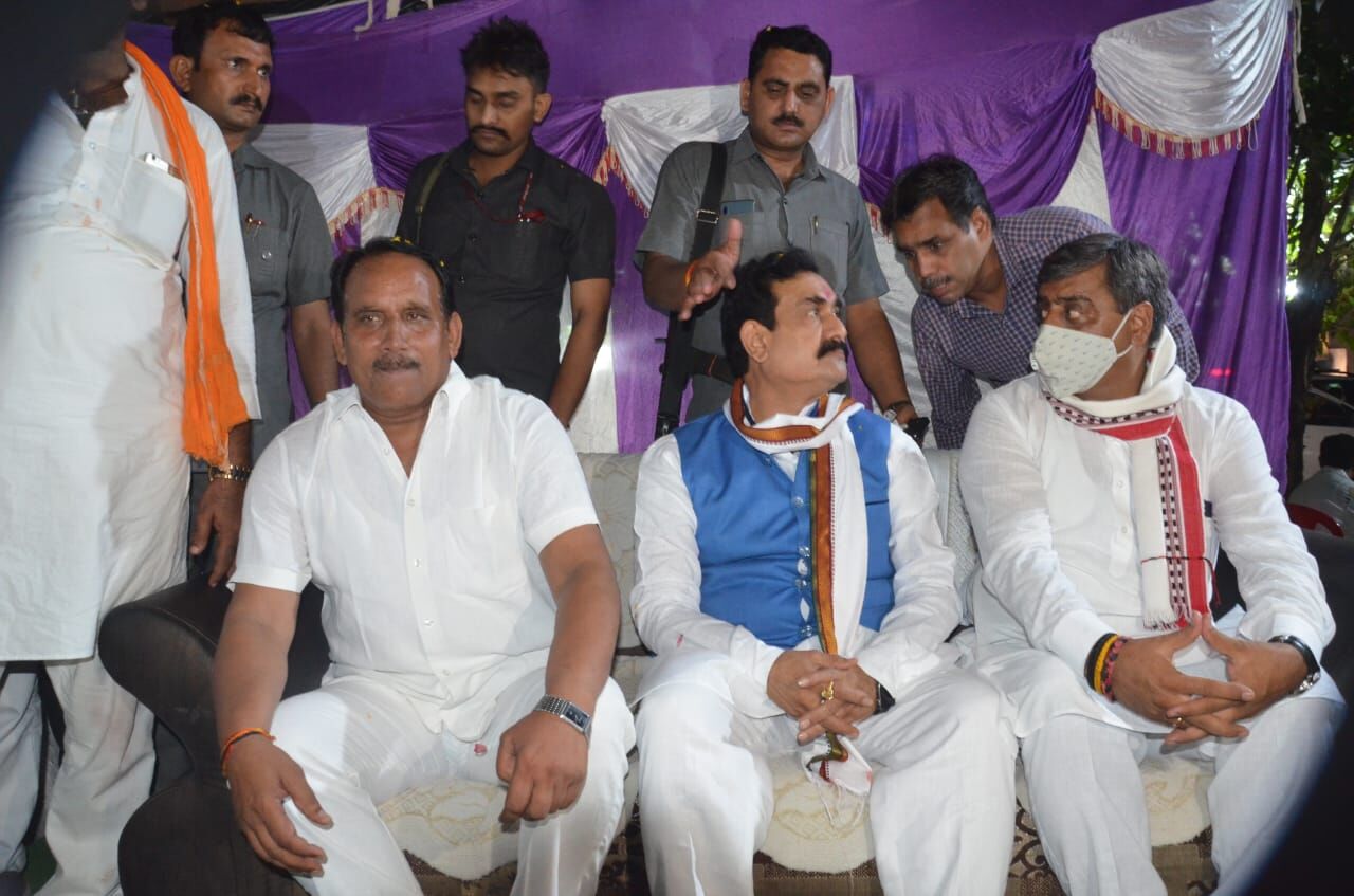 गृहमंत्री ने की रमेश अग्रवाल एवं प्रीतम लोधी से मुलाकात, बोले - सिंधिया समर्थक नहीं भाजपा नेता कहो