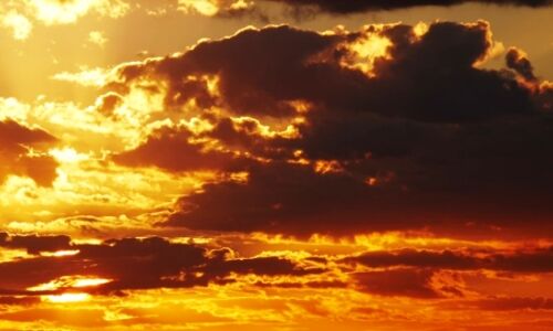 लंबा होता जा रहा है उमस भरी गर्मी के बीच बारिश का इंतजार