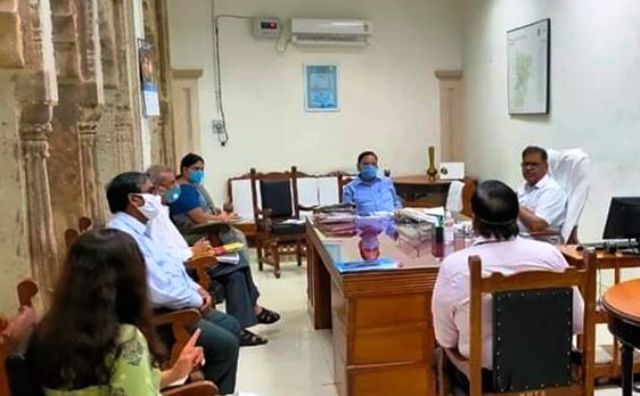 प्रवासी श्रमिकों को रोजगार उपलब्ध कराने के लिये संभाग आयुक्त ने दिए निर्देश