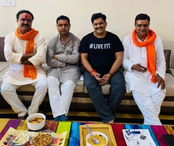 राजनीति में बदलती तस्वीर, कभी विरोधी रहे चाचा-भतीजे ने की मुलाकात