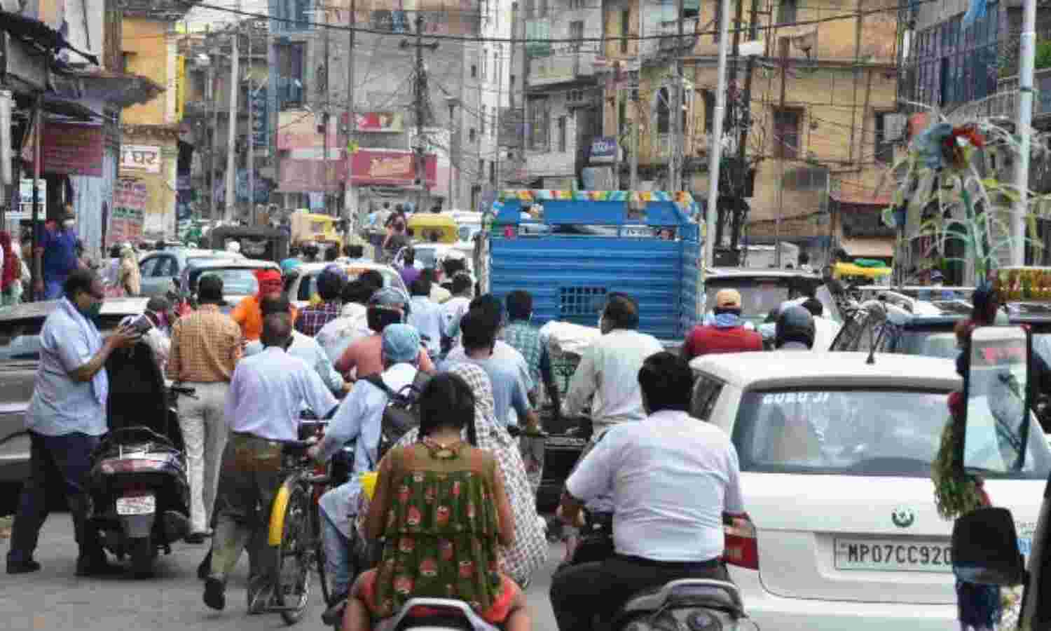 बाजारों में रही अफरा-तफरी, शहर में लगे जगह-जगह जाम बाजारों में रही अफरा-तफरी, शहर में लगे जगह-जगह जाम