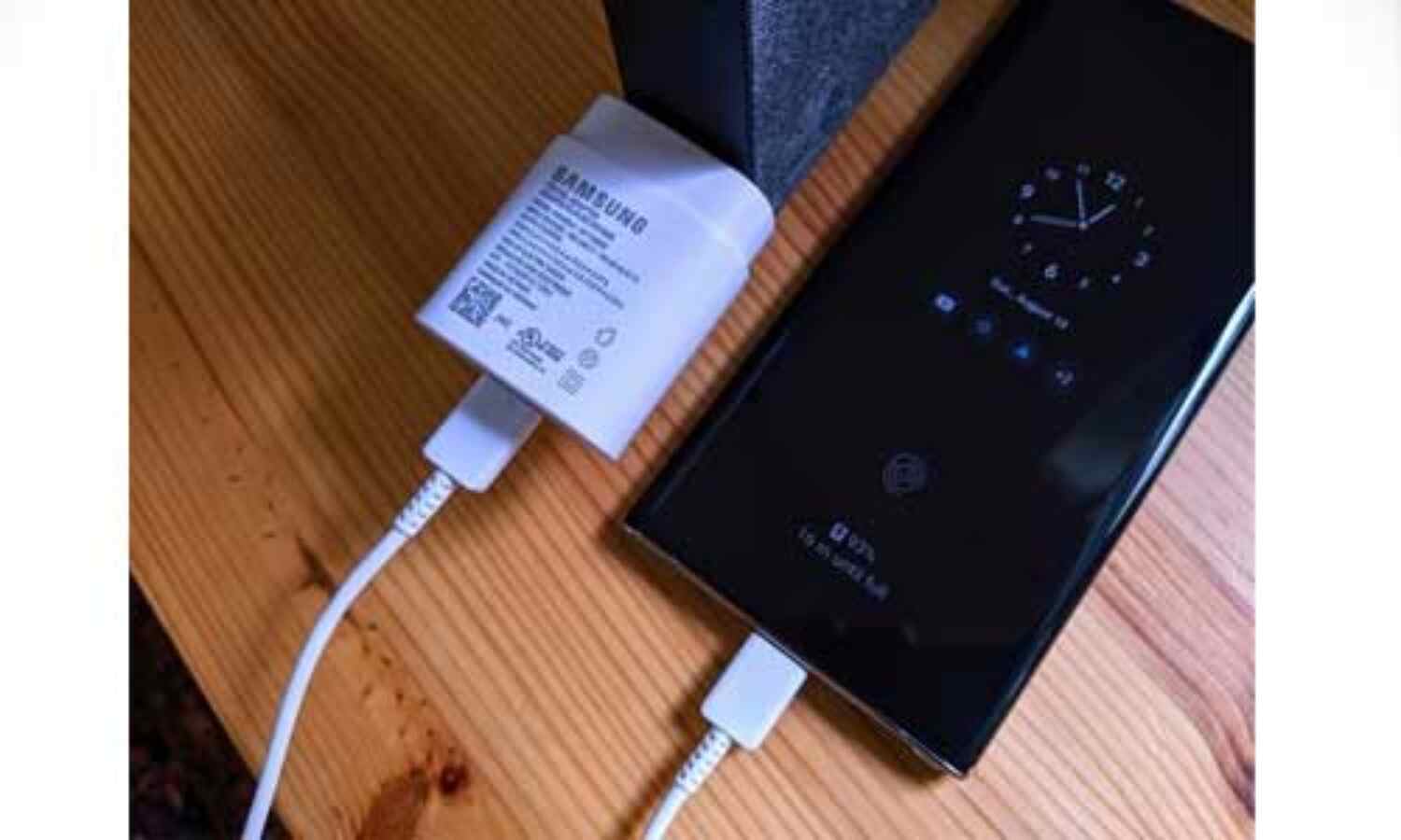 अब सैमसंग के नए स्मार्टफोन्स के साथ नहीं मिलेगा चार्जर