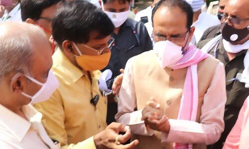 व्यवसाईयों को परेशानी नहीं आने दी जाएगी: मुख्यमंत्री