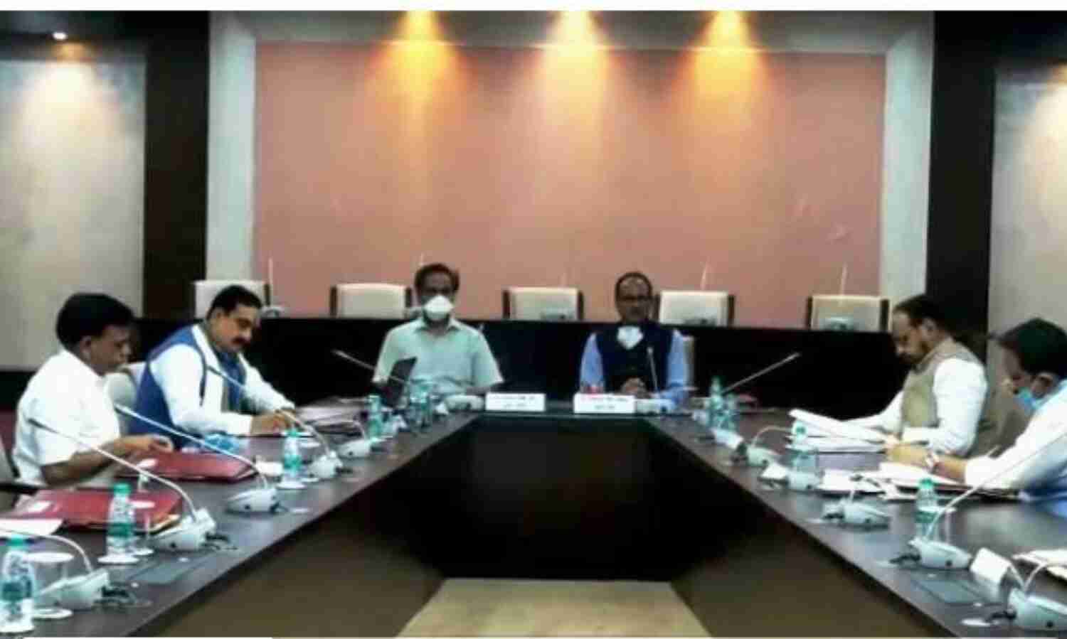 विभागों के बंटवारे के बाद कैबिनेट की पहली बैठक आयोजित हुई, सीएम ने दिए निर्देश