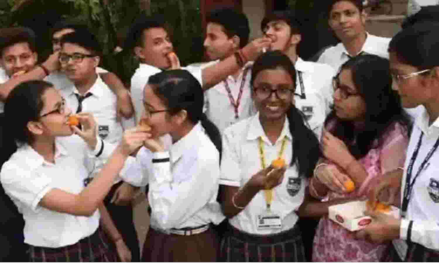 हिमांशी, राखी और पायल संयुक्त रूप से जिले की टाॅपर, हासिल किए 98.6 प्रतिशत अंक, टाॅप टेन स्टूडेंट की लिस्ट देखें